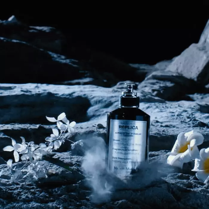 REPLICA Dancing on the Moon | Maison Margiela Fragrances REPLICA Dancing on the Moon | Maison Margiela Fragrances